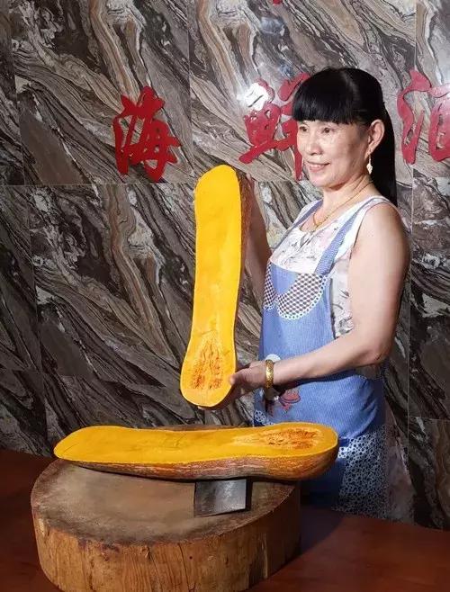 種南瓜竟然種出“麻煩”了，瓜販搶購，電視臺記者也趕來了