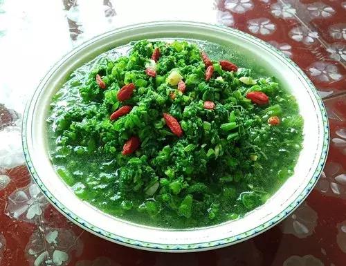菜農(nóng)種植無需噴農(nóng)藥的蔬菜，不僅栽培簡單、而且效益高